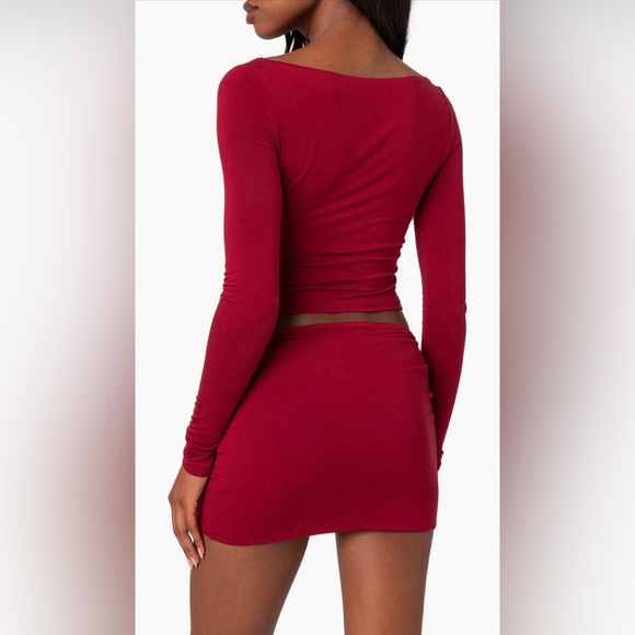 EDIKTED Lara Cut Out Twist Front Top in Burgundy Size M - Picture 3 of 7